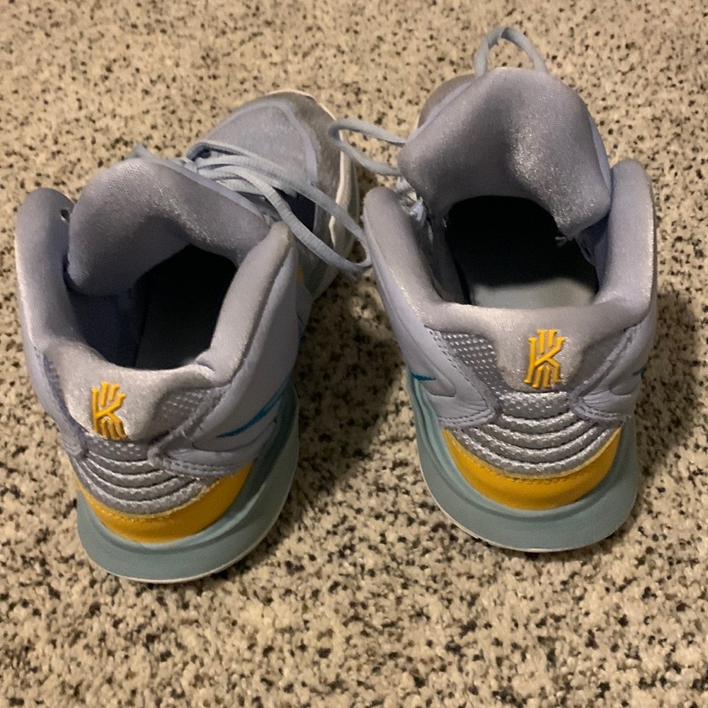 size 8 Kyrie infinity brand new